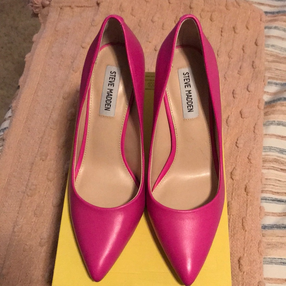 Salza metallic pumps